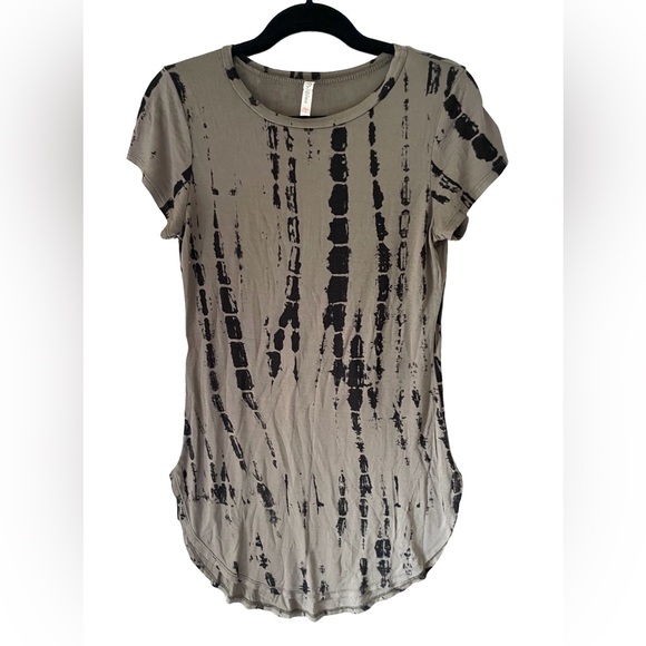 Muted Green and Black T-Shirt size Small - Picture 1 of 4